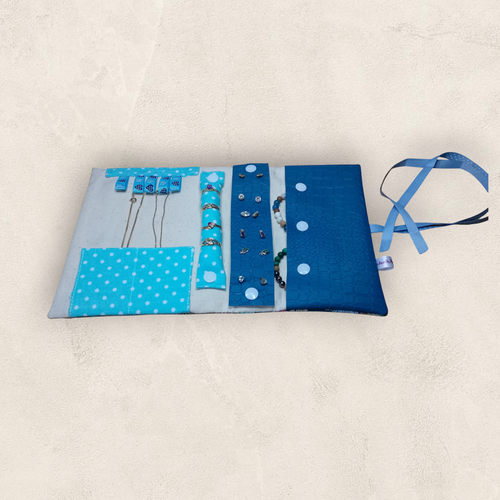 Pochette à bijoux de voyage pour transporter et ranger vos bijoux sans les mélanger.