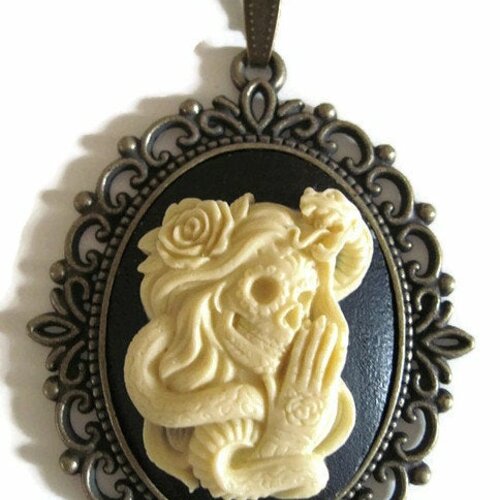 Collier camee gothique skull halloween femme roses