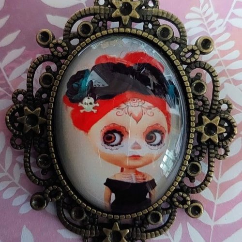 Broche poupée gothique femme skull tete de mort halloween