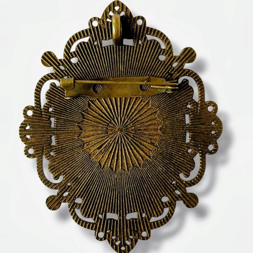 Broche gothique halloween poupée mercredi addams