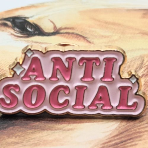 Pins  emaillé antistress antisocial. cadeau amitié et reconfort