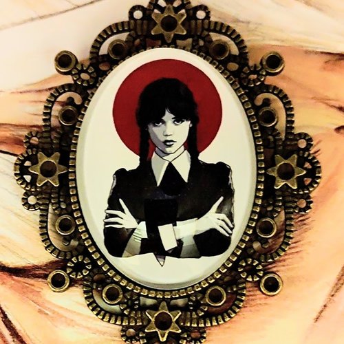 Broche gothique halloween poupée mercredi addams