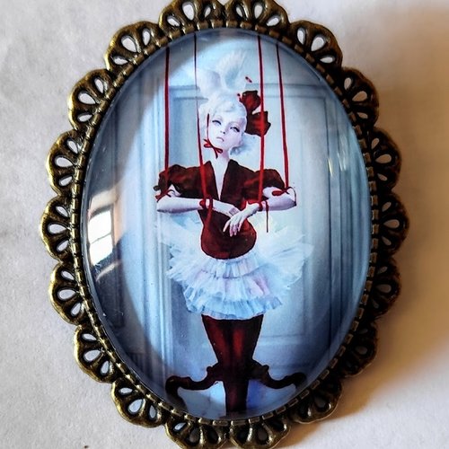 Broche camee femme romantique et rose grande dimension. bijou amour gothique