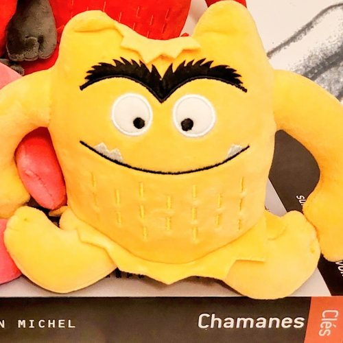 Peluche jaune émotions joie. jouet positif. cadeau amitié