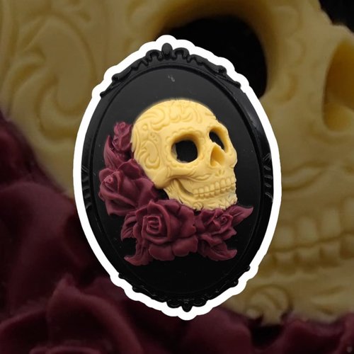 Broche camée retro vintage halloween skull résine