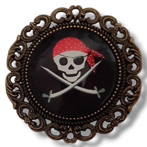 Broche tête de mort pirate ronde. cadeau original.