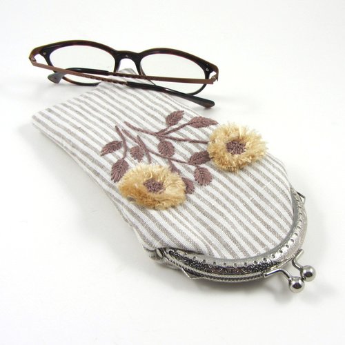 Étui à lunettes en lin rayé brodé à la main