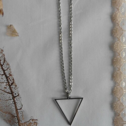 Collier occulte symbole eau triangle inversé, ésotérique, magie, alchimie, elément, wicca, gothique, sorcière, pagan, sorcellerie, païen