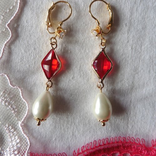 Colombine boucles d'oreilles losange cristal rouge et perle goutte or