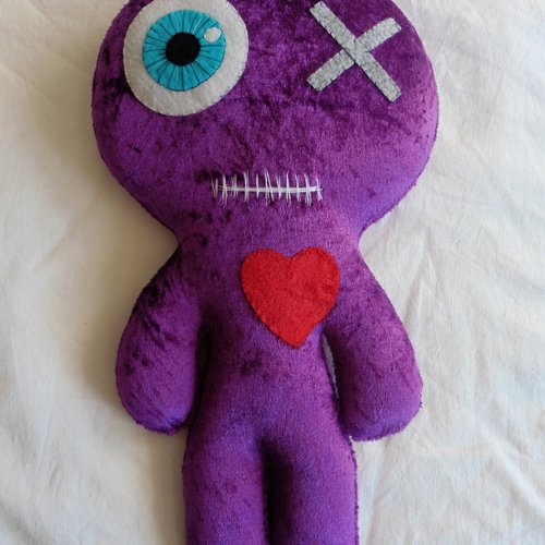 Grande poupée vaudou décorative peluche violet, coussin, momie, voodoo doll, saint valentin, couple, mariage, amour, cadeau mariés