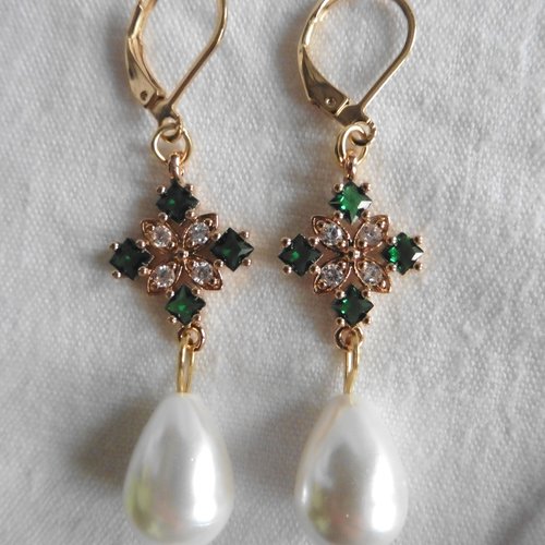 Boucles d'oreilles tudor reine vert perle, boucles renaissance, médiéval
