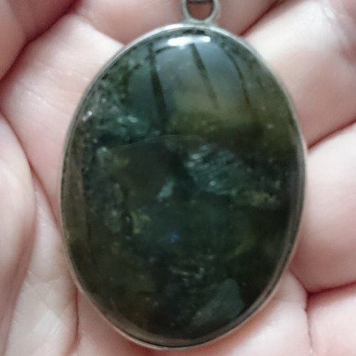 Collier labradorite, pierre de protection pour homme ou femme, gris avec reflet bleu