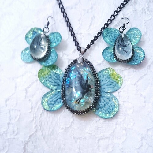 Collier et boucles d'oreilles fantasy, fée de la lumière et de la nature sur fleur d' hortensia en tissu