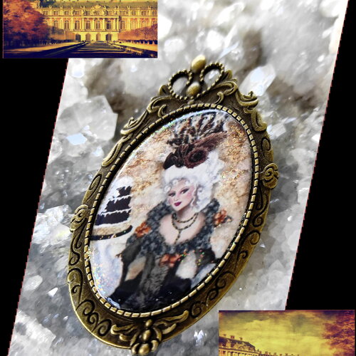 Broche reine marie antoinette en robe noire associée au collier fête secrète d'anniversaire au petit trianon, cadeau parure femme