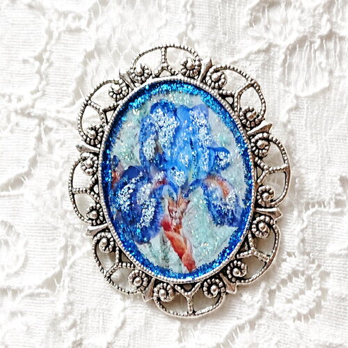 Broche iris bleu des jardins inspirée des peintres impressionnistes, cadeau nature pour femme