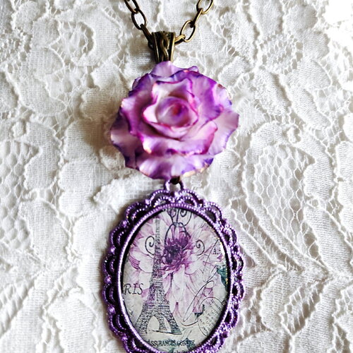 Collier romantique paris et la dame de fer avec une fleur de dahlia, la tour eiffel et la fleur de dahlia en porcelaine froide,