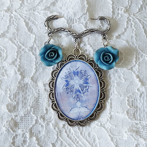 Broche religion protestante huguenote avec croix de saint jean et deux roses bleues en porcelaine froide