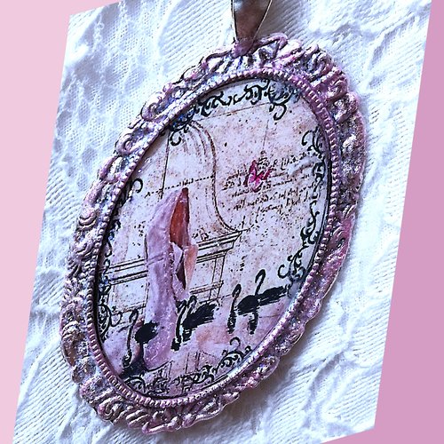 Collier le petit chausson de satin rose se prépare pour la ballerine du lac des cygnes, idée de cadeau shabby chic