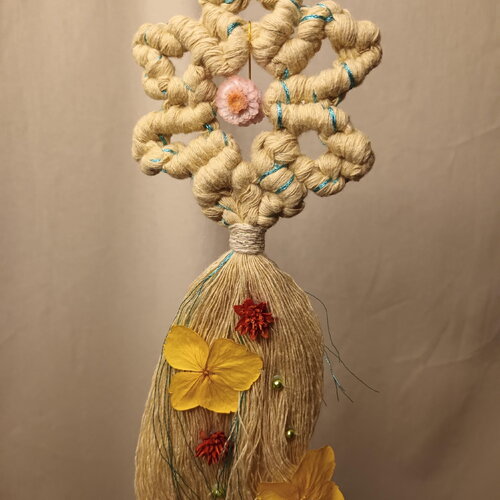 Étoile macramé, fleurs séchées et stabilisées.