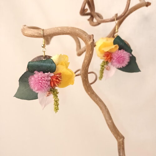 Boucle d'oreilles pendantes " bouton d’été ".
