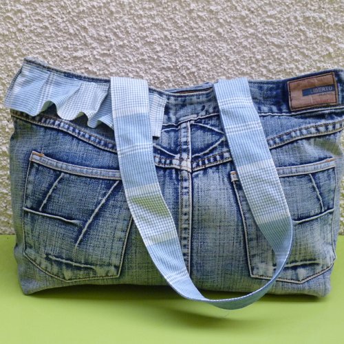 Sac en jean recyclé bleu simplement ceinturé de dentelle, up-cycling, bohème raffiné, chic, denim, sac à main,