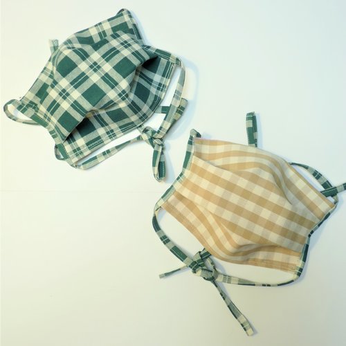 Lot de 2 masques de protection tissu à lanières 1 écossais vert, 1 vichy beige