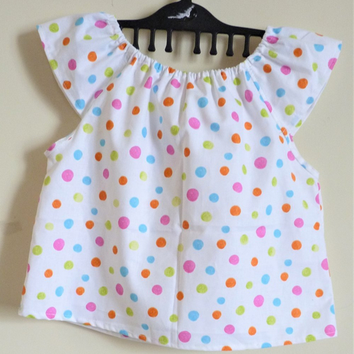Blouse tunique top haut fillette 5 ans manches courtes cotonnade pois multicolores fond blanc