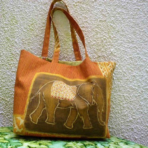 Sac cabas en tissu motif éléphant fond rouge/jaune, coton