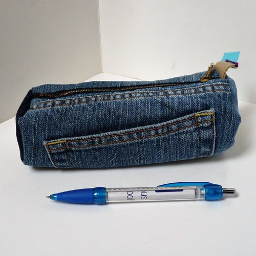 Trousse ronde jean recyclé fabrication artisanale poche perle bois verte