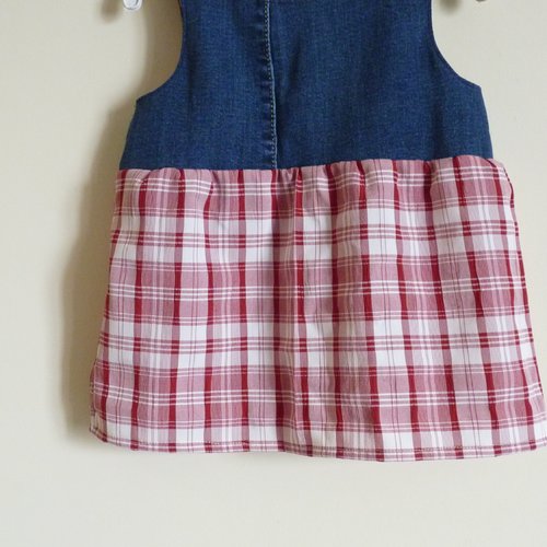 Robe chasuble  fillette de 1 an à 2 ans jean et tissu carreaux rouge
