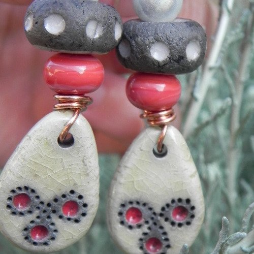 Jolies boucles arisanales céramique et verre