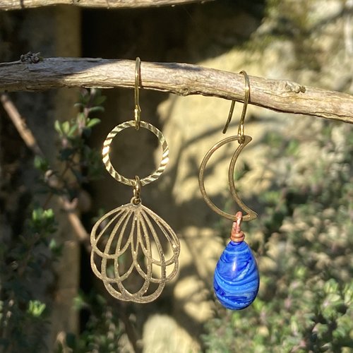 Boucles asymétriques bleues