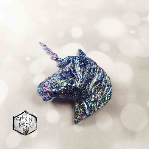 Broche tête de licorne bleue à paillettes holographiques