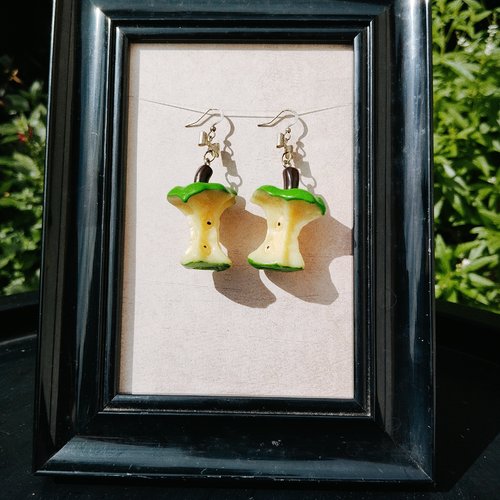 Boucles d'oreilles pomme verte croquée trognon vegan