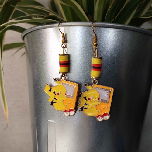 Boucles d'oreilles geek attrapez les tous ! pikachu et son gameboy pokemon