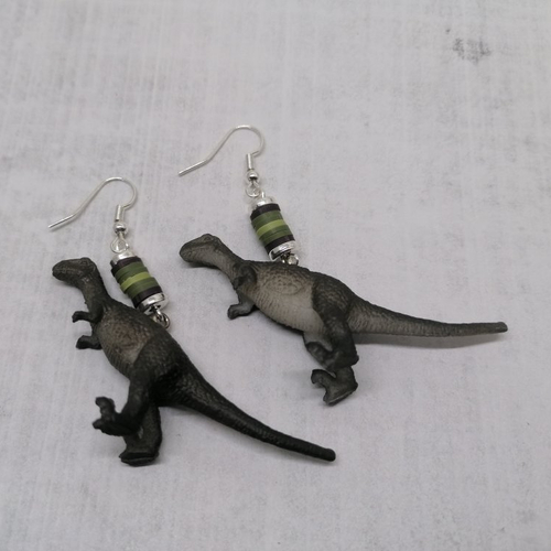 Boucles d'oreilles dinosaures upcycling recyclage de jouets dino