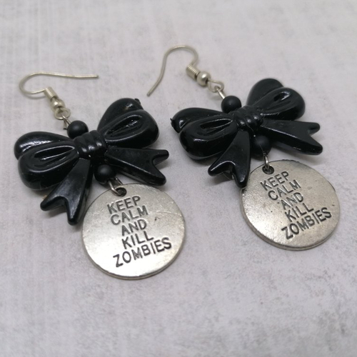 Boucles d'oreilles keep calm and kill zombies