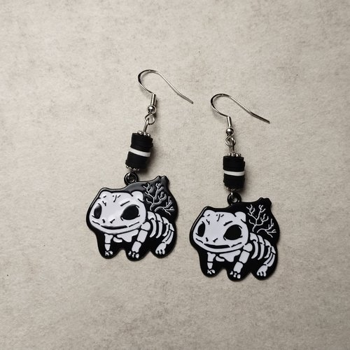Boucles d'oreilles geek attrapez les tous ! pokémon bulbizarre squelette