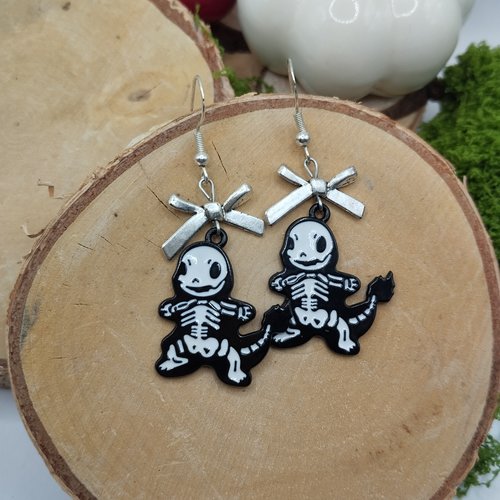 Boucles d'oreilles geek attrapez les tous ! pokémon salamèche squelette