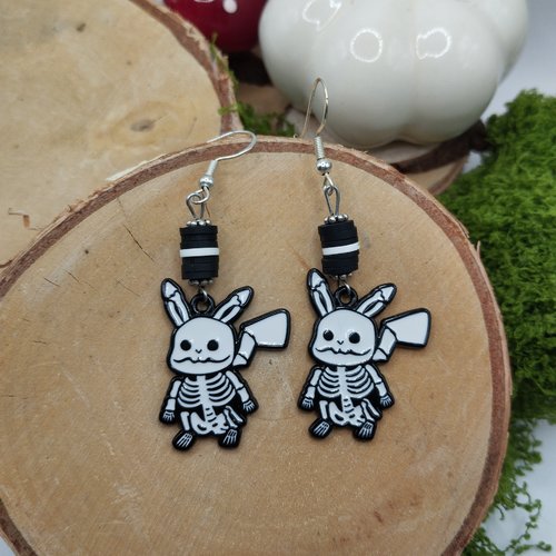 Boucles d'oreilles geek attrapez les tous ! pokémon pikachu squelette