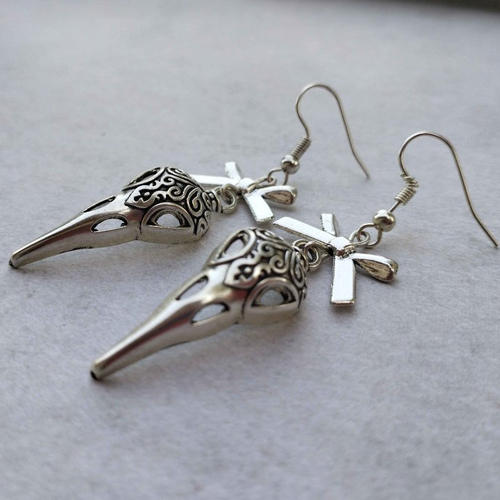 Boucles d'oreilles crâne de corbeau sculpté