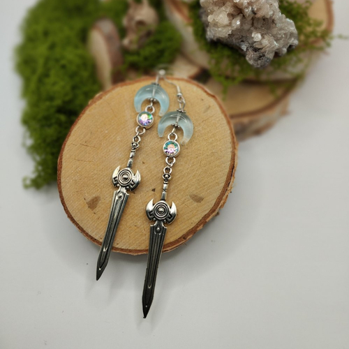 Boucles d’oreilles "épée céleste" – lame sacrée & éclats d’astre