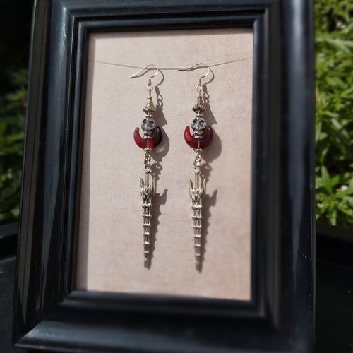 Boucles d’oreilles "spirale des enfers" – totem osseux & lune de sang