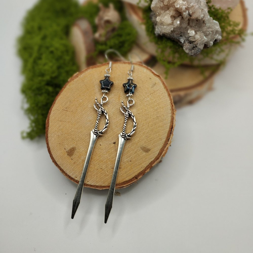 Boucles d’oreilles "lames stellaires" – étoile noire & épée cosmique