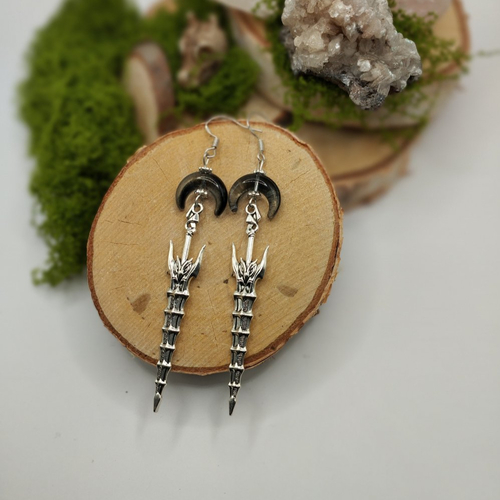 Boucles d’oreilles "épine d’ombre" – lame osseuse & lune noire