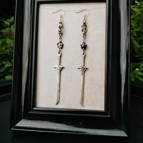 Boucles d’oreilles "lames de l’ancienne forêt" – épées elfiques & nœuds mystiques