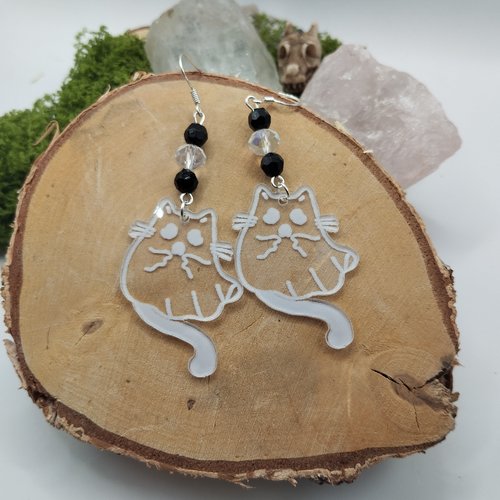Boucles d’oreilles chats fantômes – élégance et fantaisie