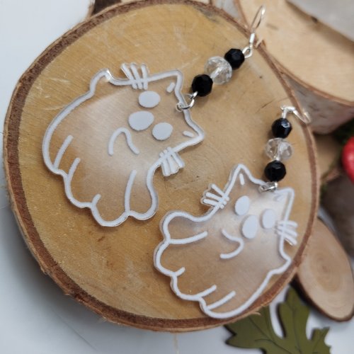 Boucles d’oreilles chats fantômes – élégance et fantaisie