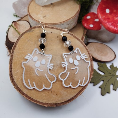 Boucles d’oreilles chats fantômes – élégance et fantaisie