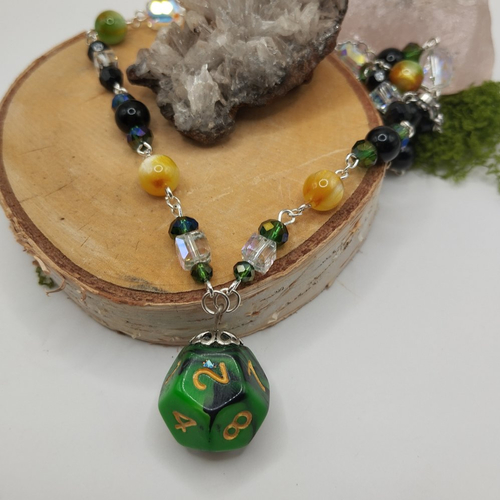 Collier émeraude mystique – d20 & perles magiques jeux de rôle jdr